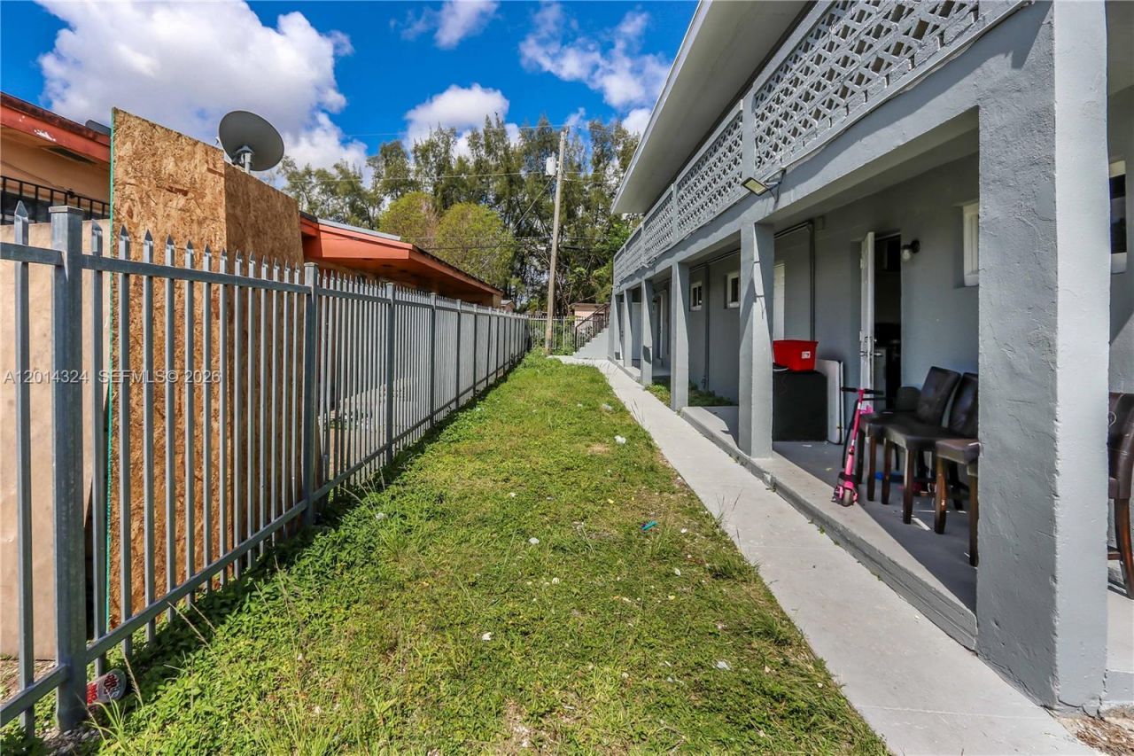 1430 NW 2nd Ave , Florida City, FL 33034 Photo
