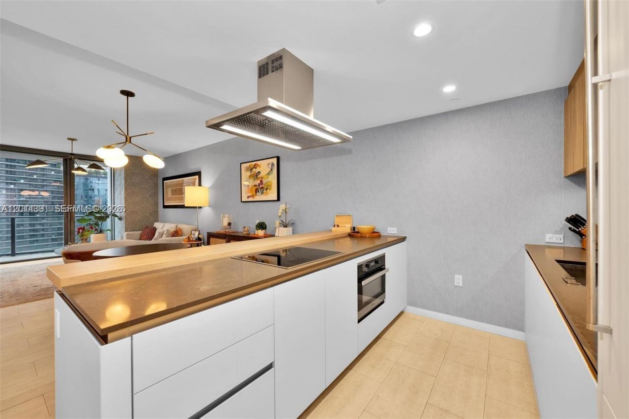 1000 Brickell Plz, Unit 3914, Miami, FL 33131 Photo