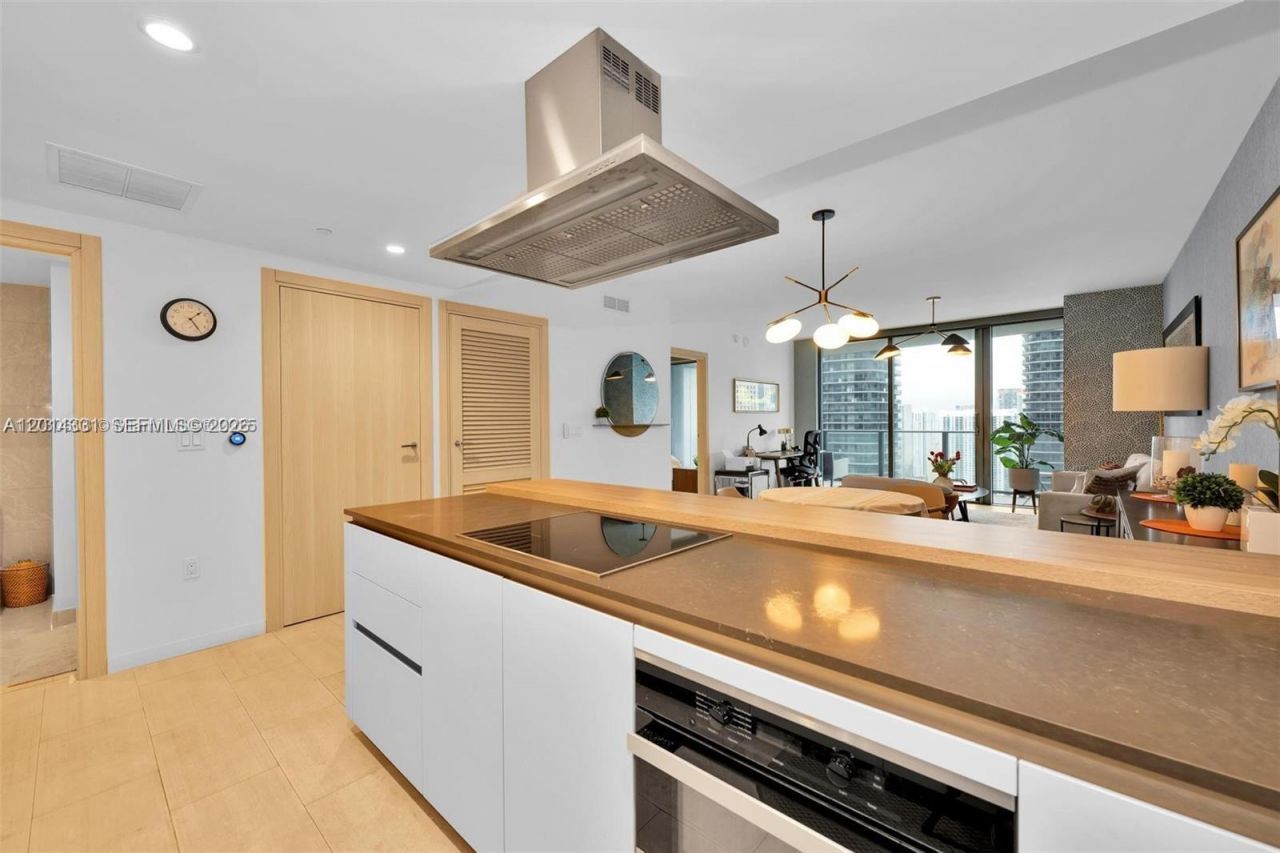 1000 Brickell Plz, Unit 3914, Miami, FL 33131 Photo