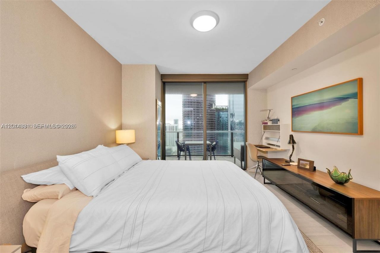 1000 Brickell Plz, Unit 3914, Miami, FL 33131 Photo