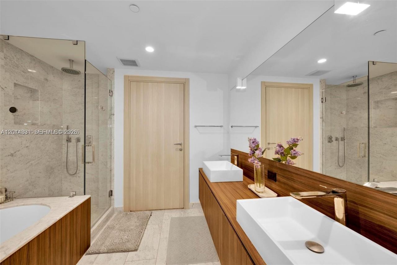 1000 Brickell Plz, Unit 3914, Miami, FL 33131 Photo