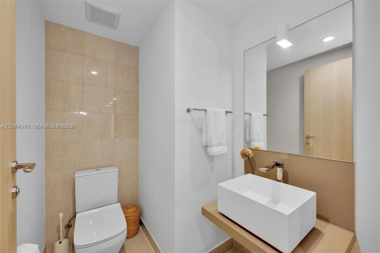 1000 Brickell Plz, Unit 3914, Miami, FL 33131 Photo