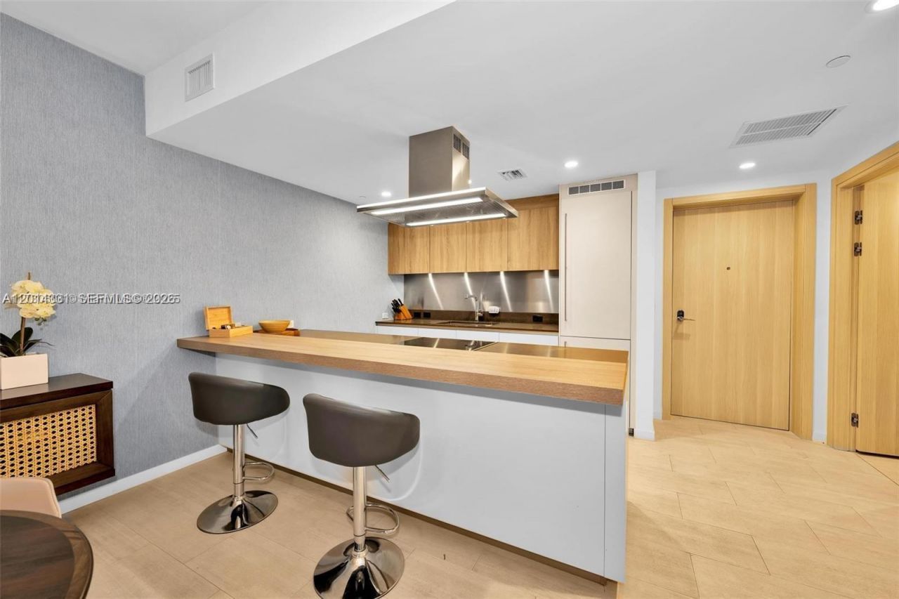 1000 Brickell Plz, Unit 3914, Miami, FL 33131 Photo