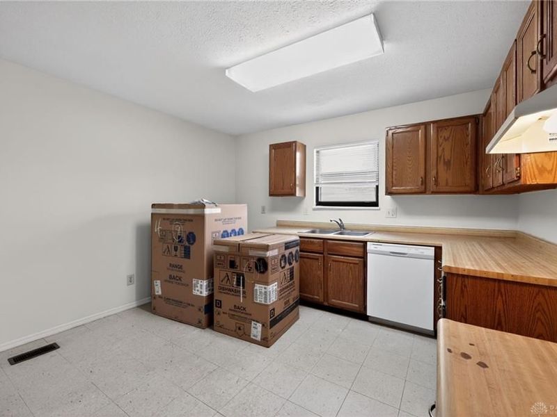 5940 Timbergate Trail, Huber Heights, OH 45424 Photo 12