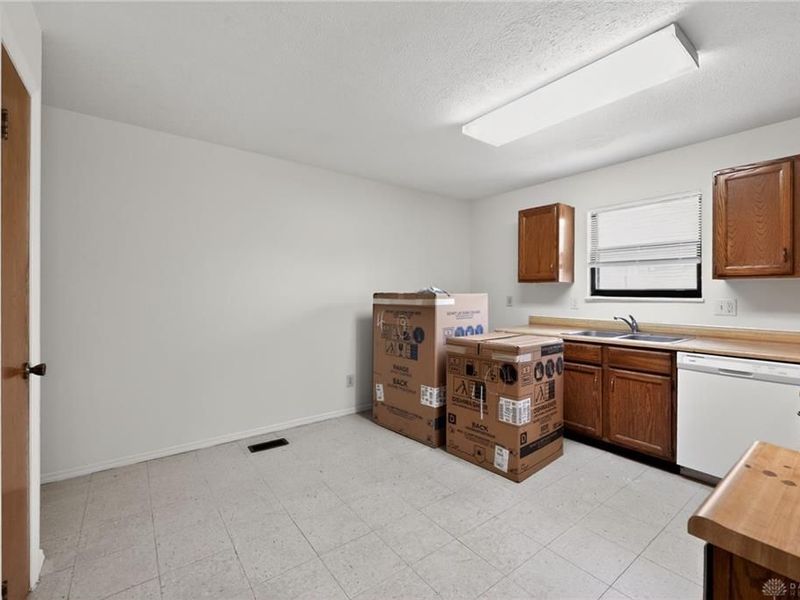 5940 Timbergate Trail, Huber Heights, OH 45424 Photo 13