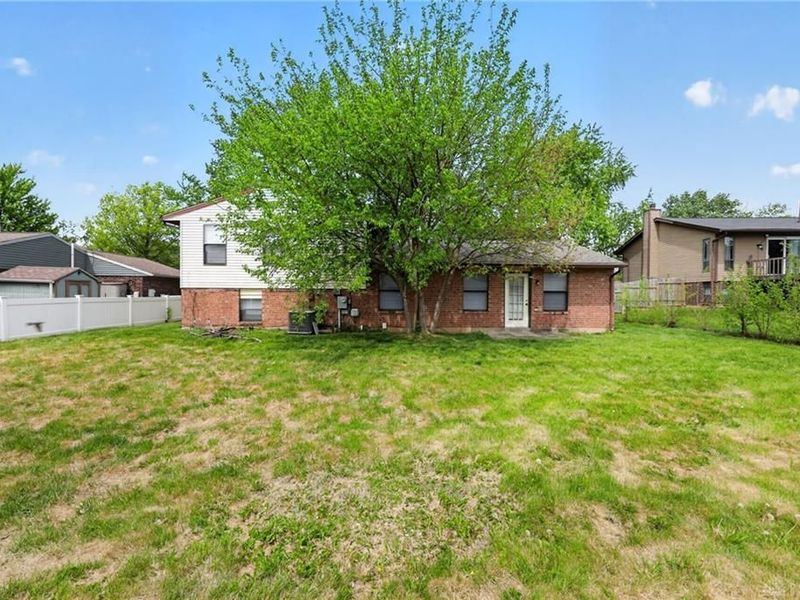 5940 Timbergate Trail, Huber Heights, OH 45424 Photo 2