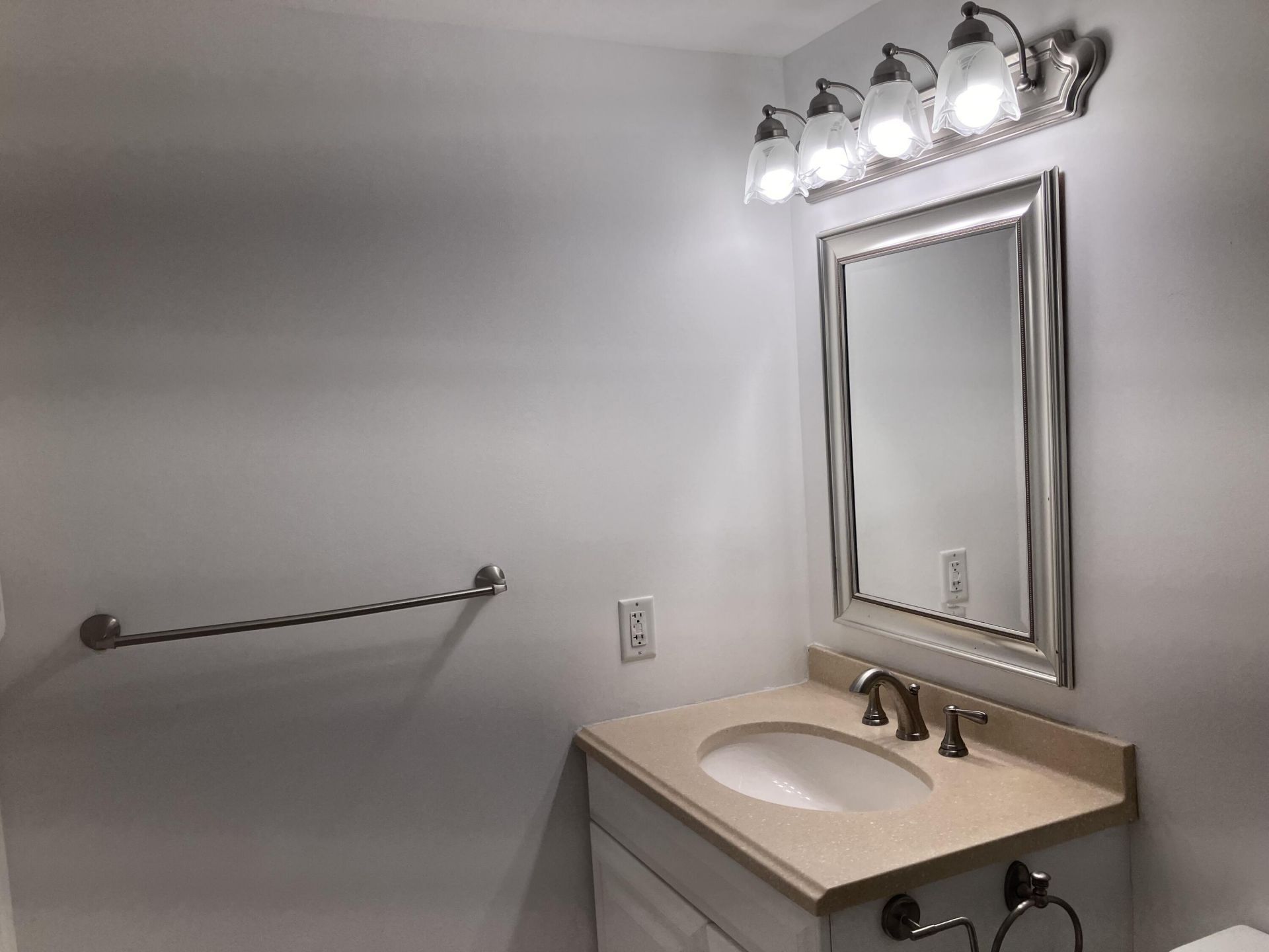 32 Salisbury B, West Palm Beach, FL 33417 Photo
