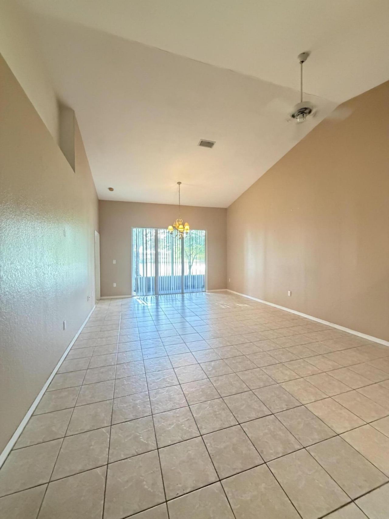 2401 E Aragon Boulevard, Unit 5, Sunrise, FL 33313 Photo