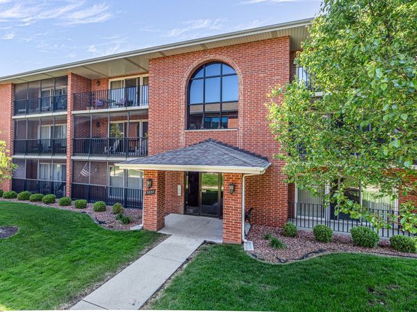 5031 Circle Drive , Unit 207, Crestwood, IL 60418
