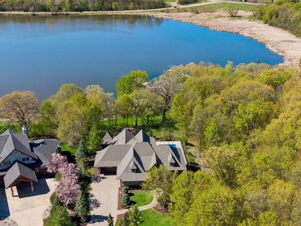 3601 Lerive Way, Chaska, MN 55318