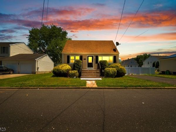 197 Delaware Ave, Aberdeen, NJ 07721