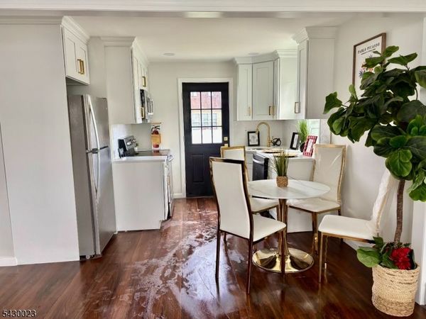 197 Delaware Ave, Aberdeen, NJ 07721