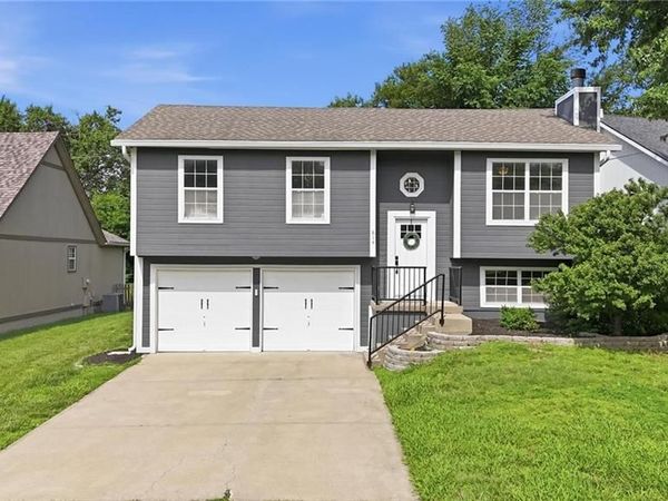 814 S 132nd Street, Bonner Springs, KS 66012