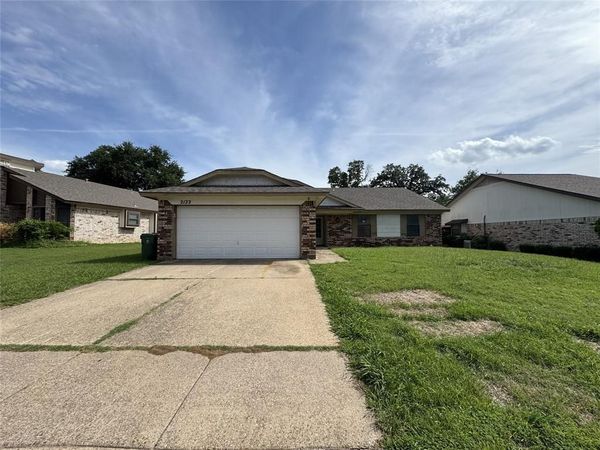 2122 Rainwood Court, Arlington, TX 76017