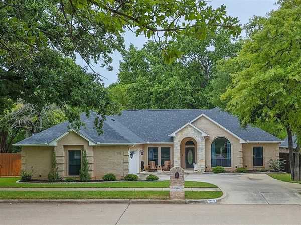 1805 Spinnaker Lane, Azle, TX 76020