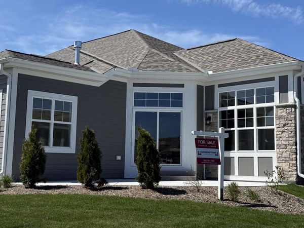877 S Verona Cir, Unit 82, Grafton, WI 53024