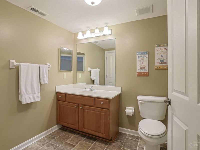 206 Edinburgh Lane, Springdale, OH 45246 Photo 22