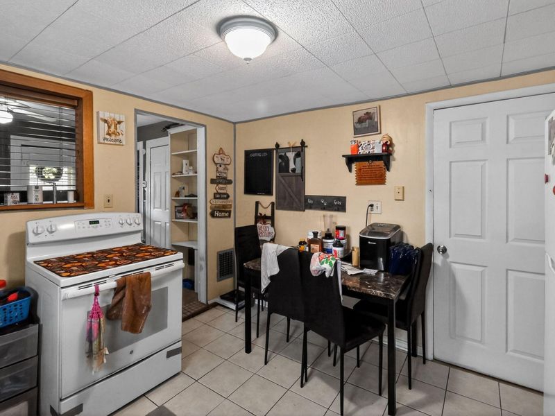 402 Vine Street, Ashland, OH 44805 Photo 9