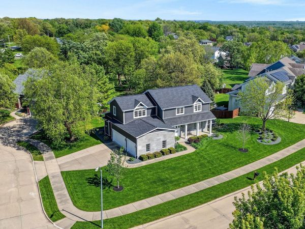 7155 Oak Crest Boulevard, Johnston, IA 50131
