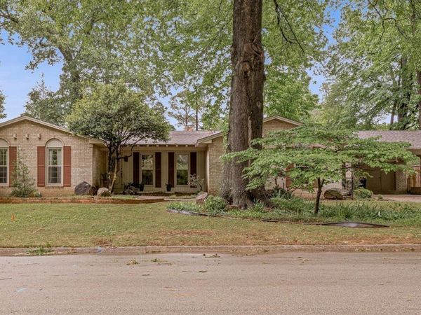 1402 Twin Oaks Avenue, Jonesboro, AR 72401