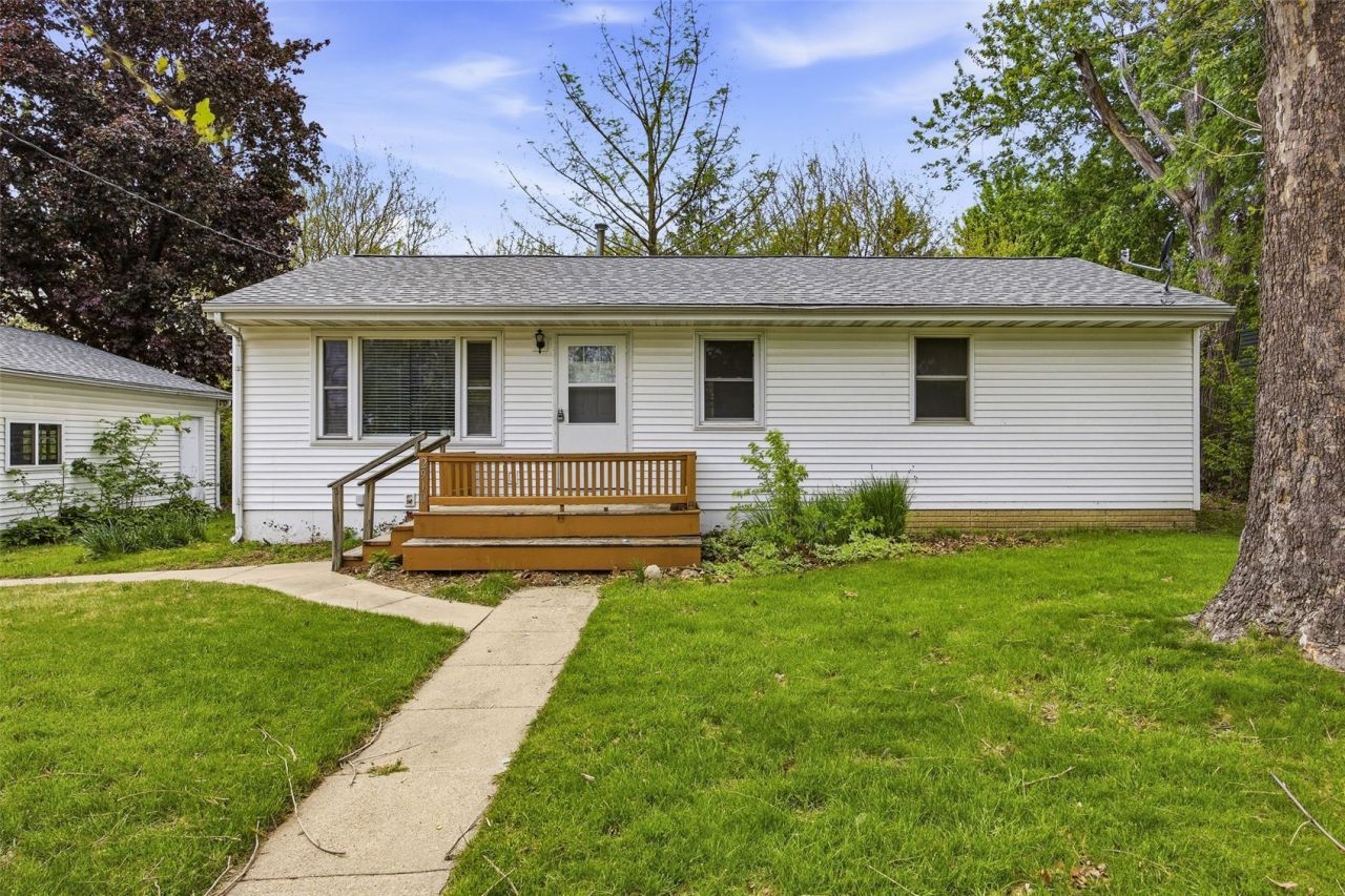 2910 Schaeffer Drive Sw, Cedar Rapids, IA 52404 Main Photo