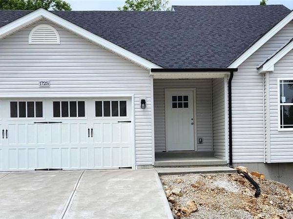 1725 Twelve Oaks Place , Pevely, MO 63070