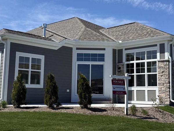 877 Verona CIRCLE, Unit 82, Grafton, WI 53024
