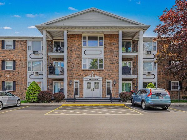 7500 Boulder Bluff Drive, Unit 9, Jenison, MI 49428