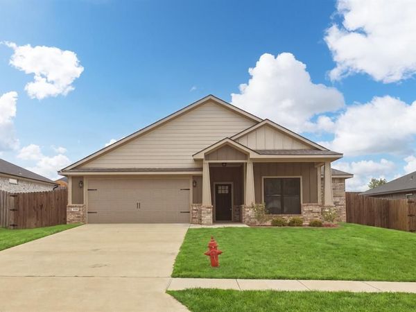 16221 Crossing Circle , Lindale, TX 75771