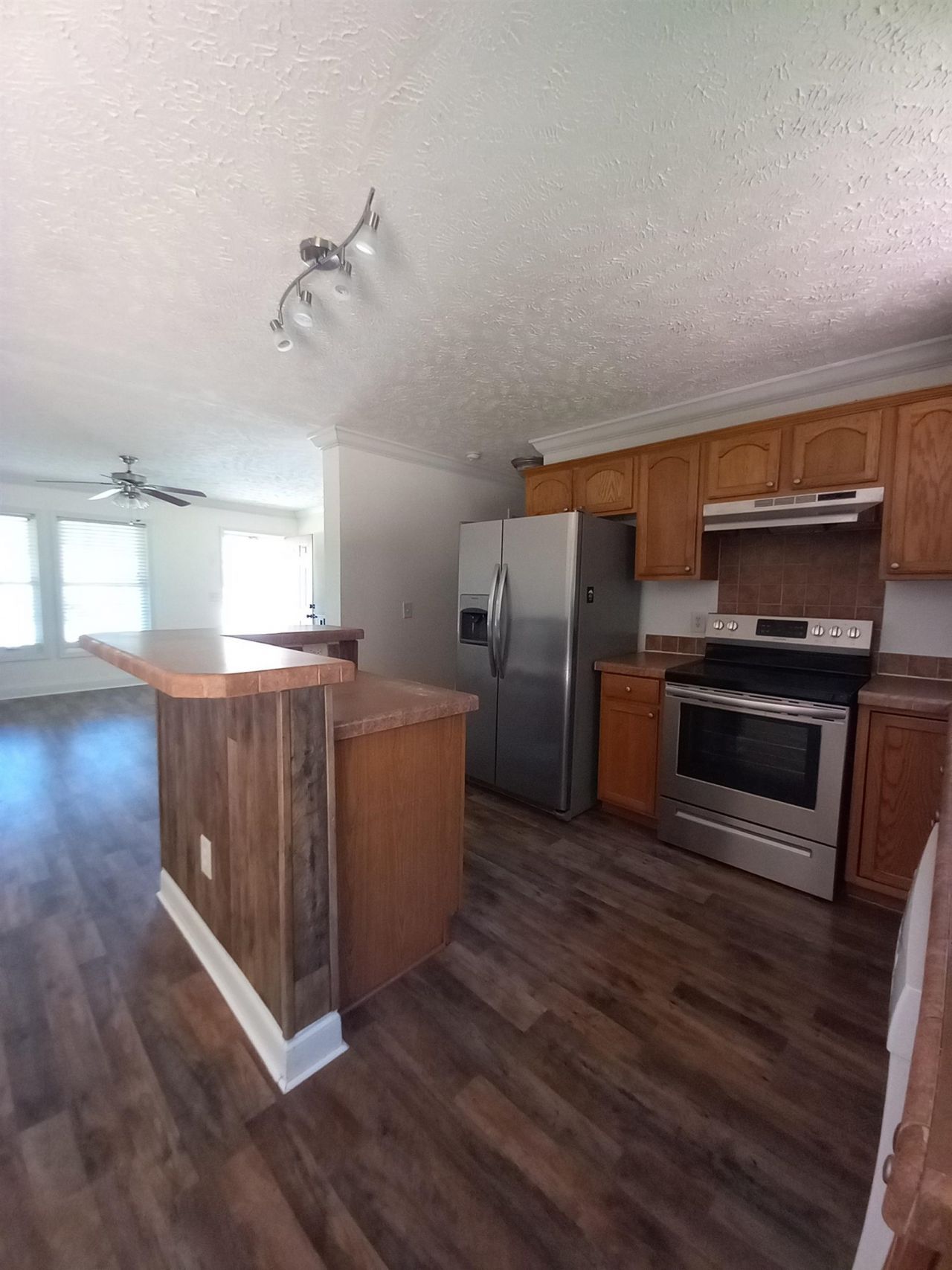 1013 Morning Dale St.  Photo 5