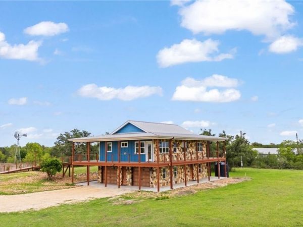 395 Old Seguin Road , San Marcos, TX 78666