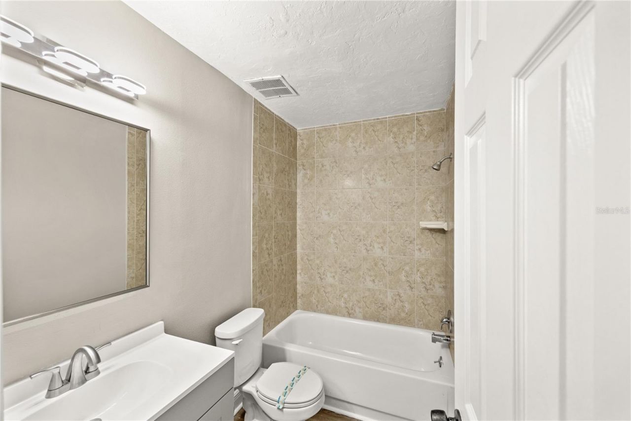 2717 Hidden Lake Boulevard , Unit B, Sarasota, FL 34237 Photo