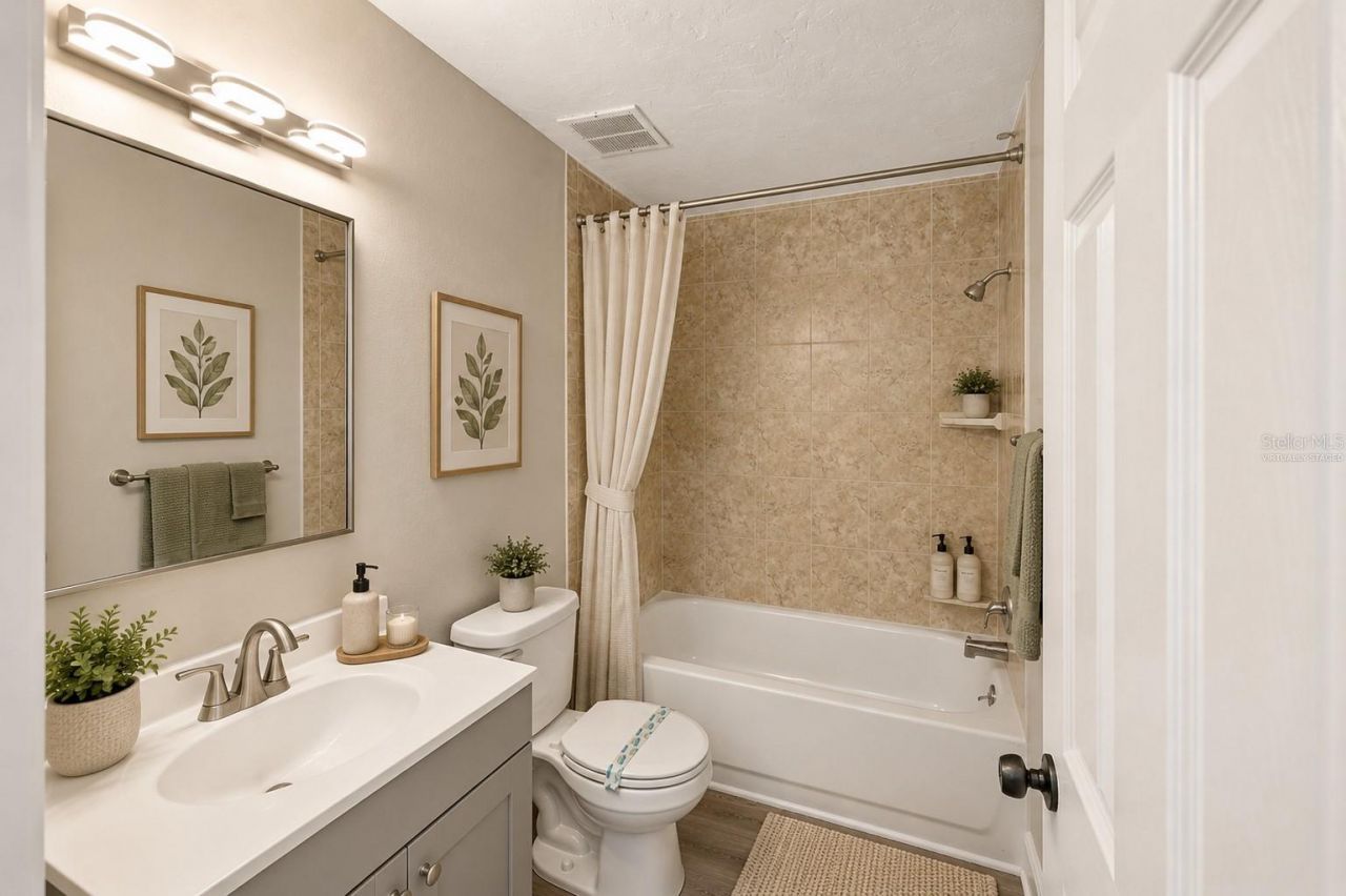 2717 Hidden Lake Boulevard, Unit B, Sarasota, FL 34237 Photo