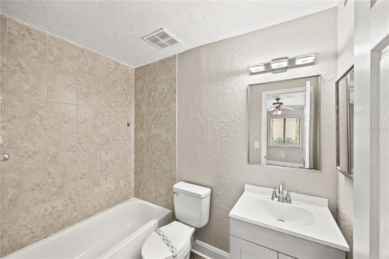 2717 Hidden Lake Boulevard , Unit B, Sarasota, FL 34237 Photo