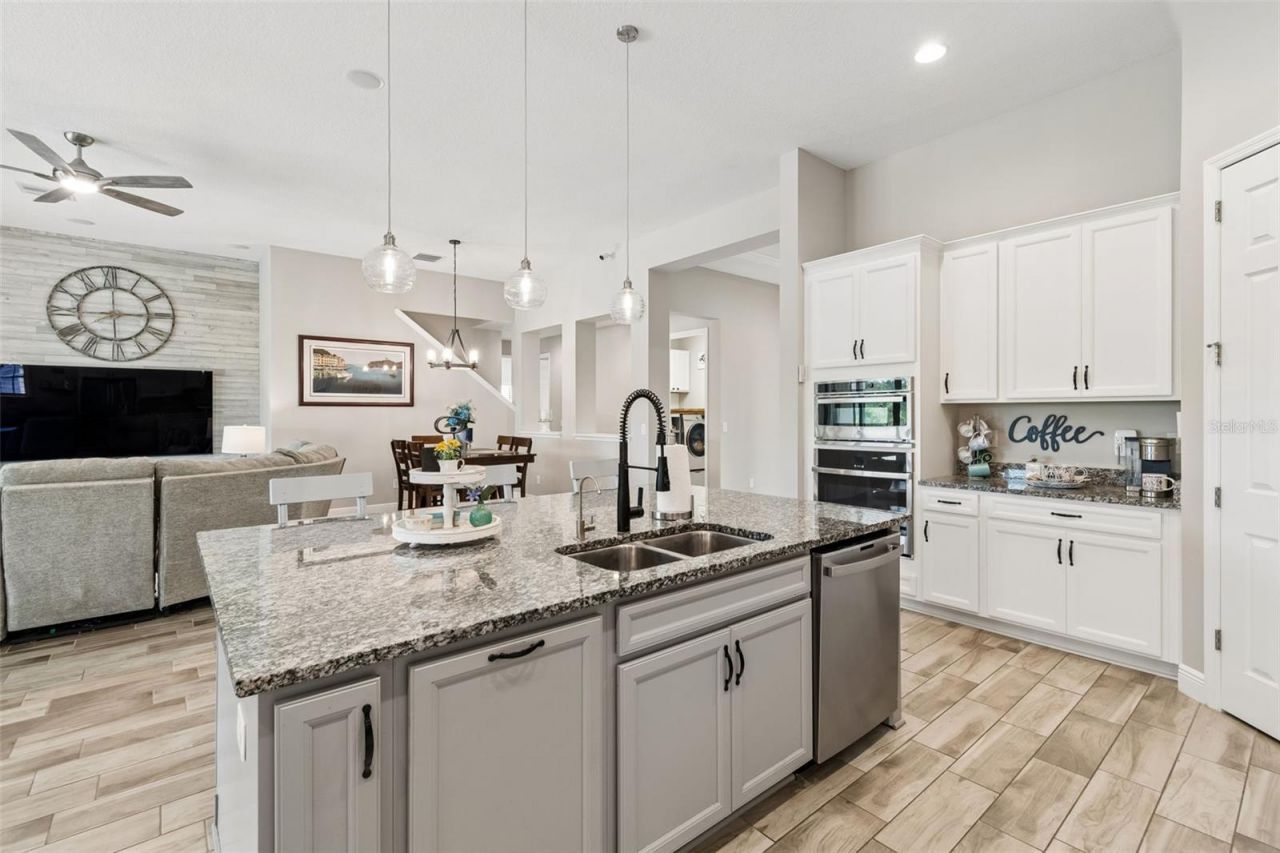14622 Red Castle Avenue, Lithia, FL 33547 Photo