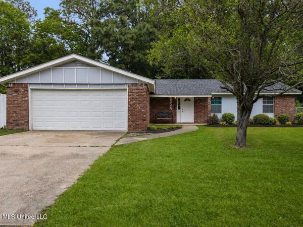 2324 Greenway Drive, Gautier, MS 39553