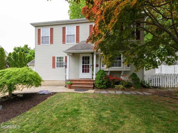 86 Robinson Place, Shrewsbury Boro, NJ 07702