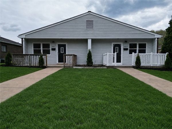 2727/2729 Kingston Dr , Natrona Heights, PA 15065
