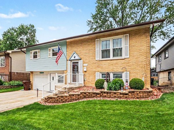 15218 Rob Roy Drive, Oak Forest, IL 60452