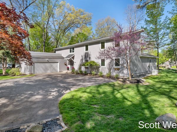 2909 Cascade Springs Drive SE, Grand Rapids, MI 49546