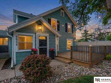 7534 Oakwood Street , Ralston, NE 68127