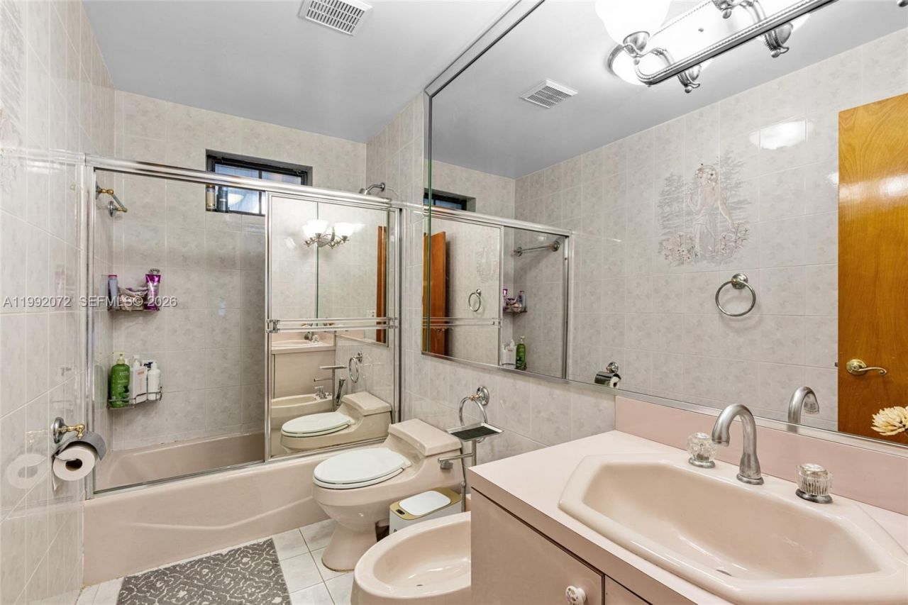 16214 NW 82nd Pl, Miami Lakes, FL 33016 Photo