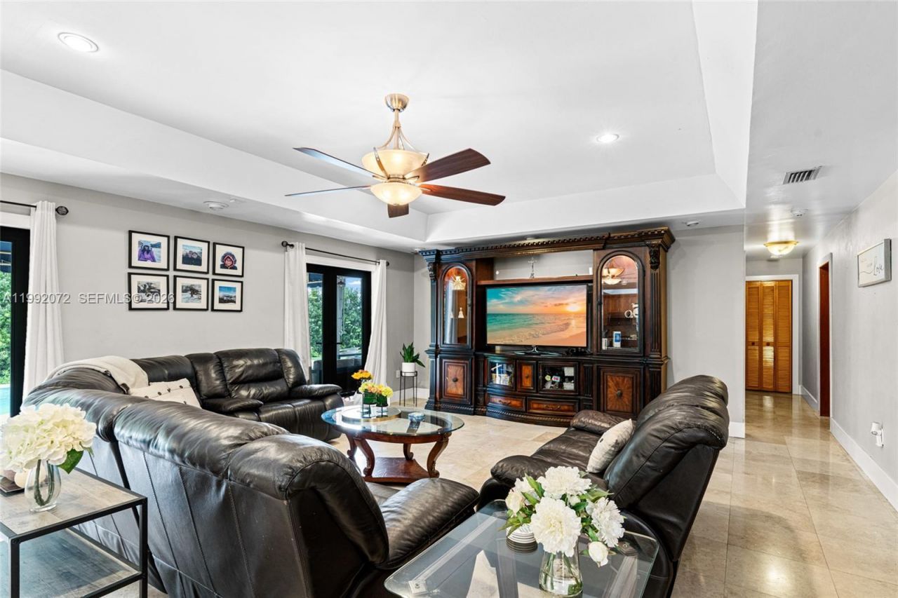 16214 NW 82nd Pl, Miami Lakes, FL 33016 Photo