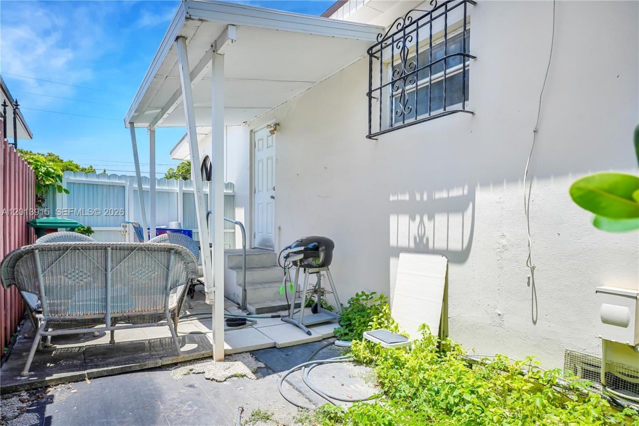 201 NW 25th Ave , Miami, FL 33125 Photo