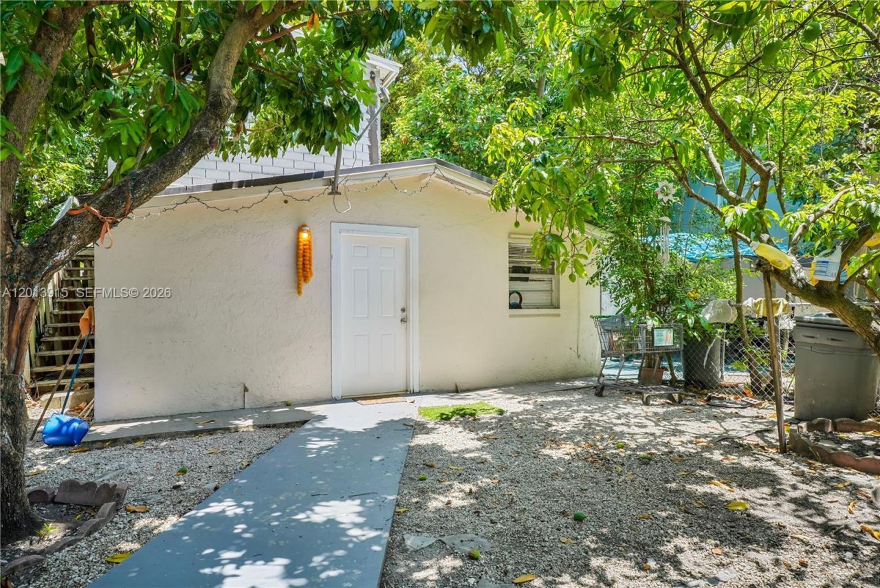201 NW 25th Ave , Miami, FL 33125 Photo