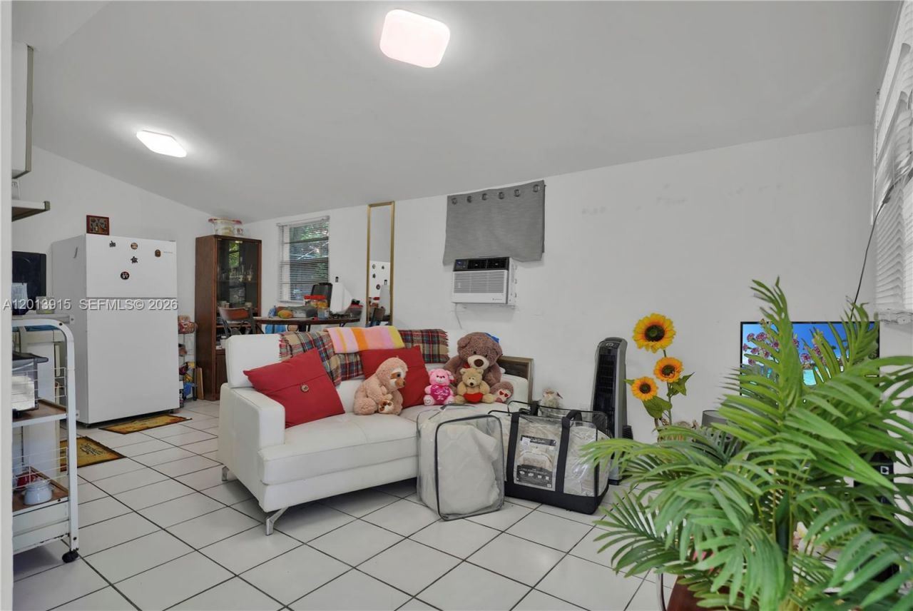 201 NW 25th Ave , Miami, FL 33125 Photo
