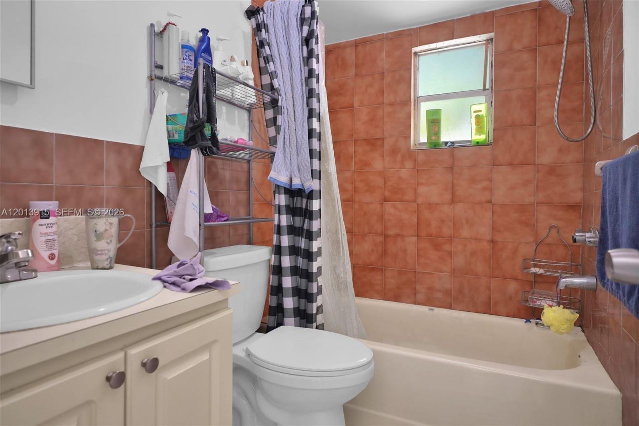 201 NW 25th Ave , Miami, FL 33125 Photo