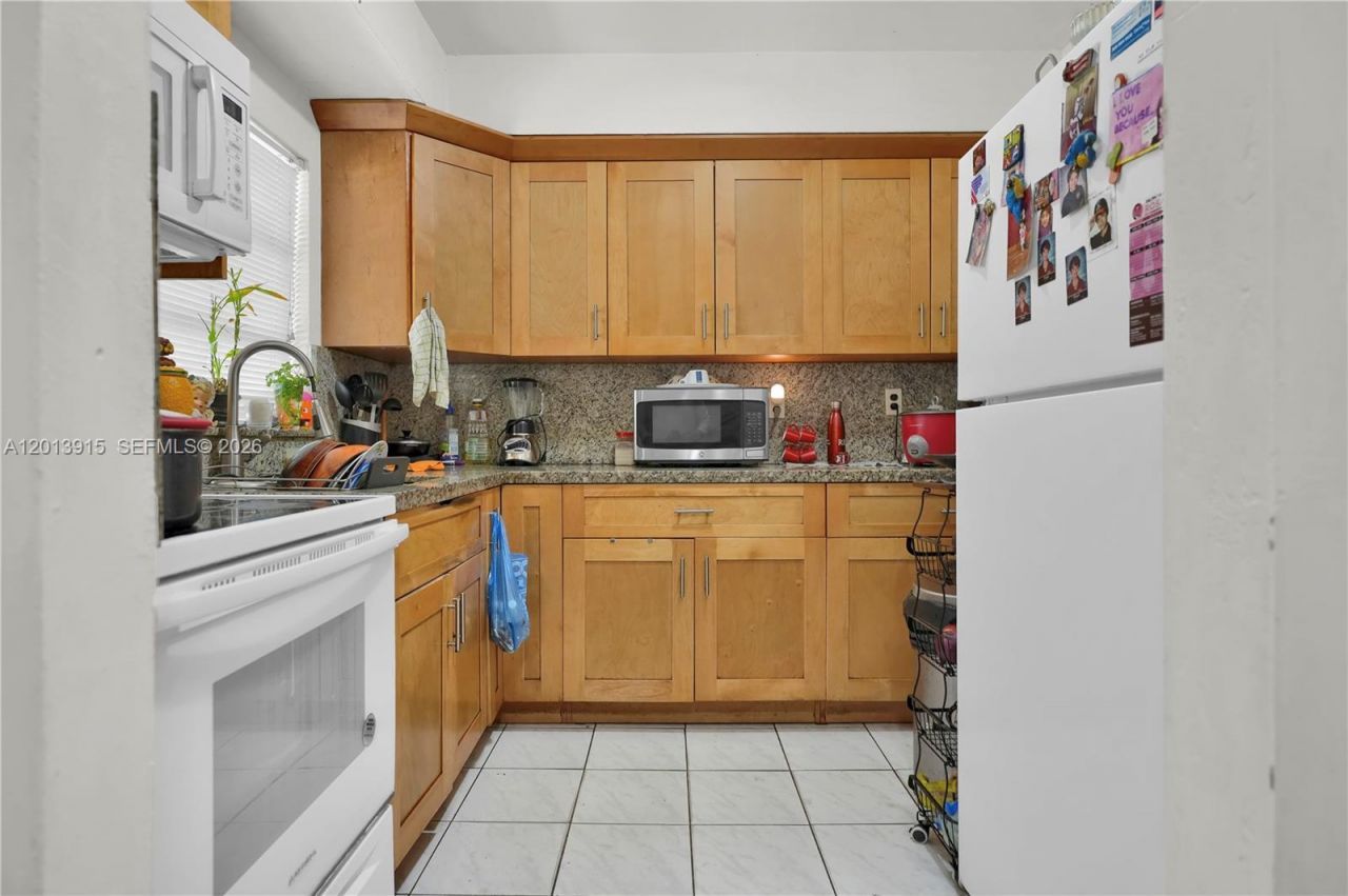 201 NW 25th Ave , Miami, FL 33125 Photo