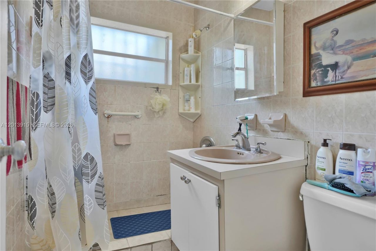 201 NW 25th Ave , Miami, FL 33125 Photo