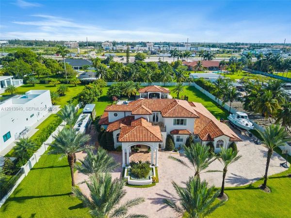 9861 NW 135th St , Hialeah Gardens, FL 33018
